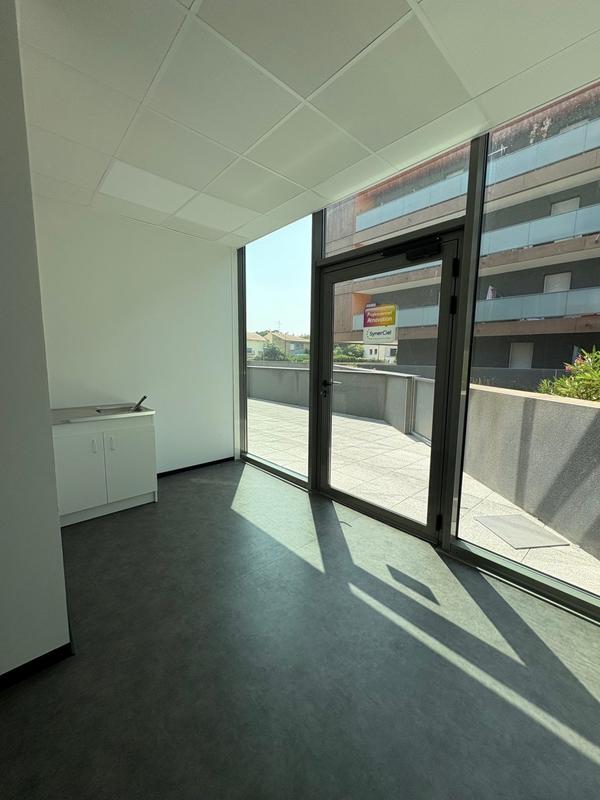 Local commercial - 84 m² - 7 pièces