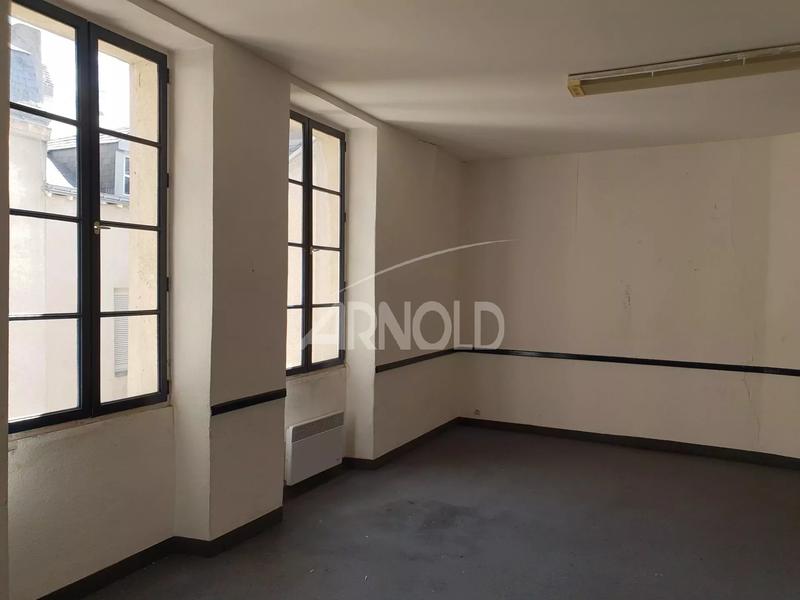 Bureau - 557 m² - 15 pièces