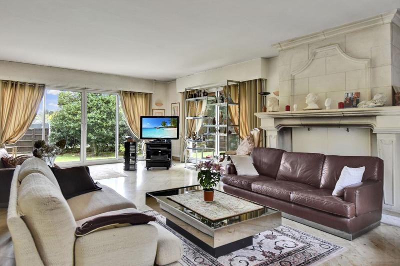 Pavillon - 235 m² - 9 pièces