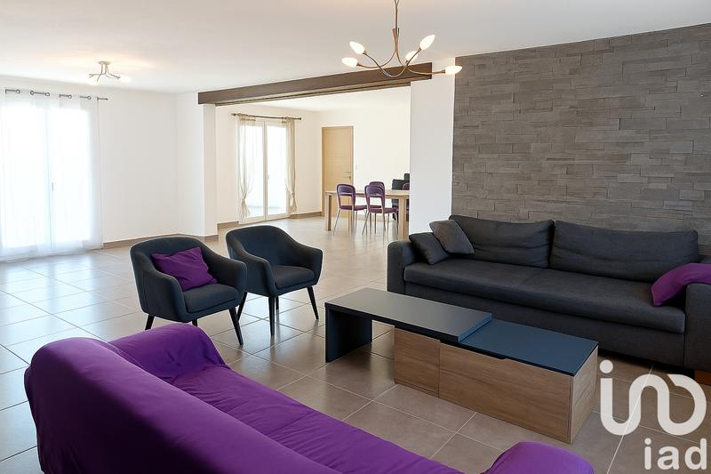 Maison - 186 m² - 10 pièces