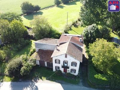 Maison - 240 m² - 7 pièces