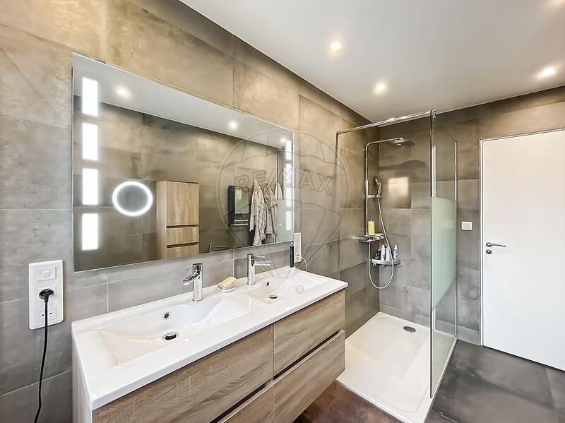 Maison - 180 m² - 7 pièces