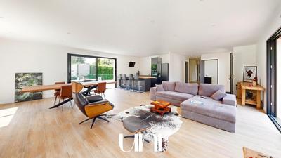 Maison - 147 m² - 6 pièces