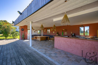 Maison - 250 m² - 13 pièces