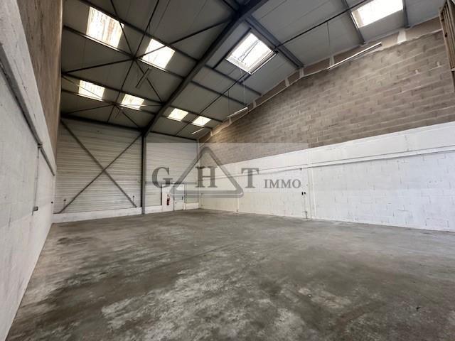 Entrepôt - 222 m²