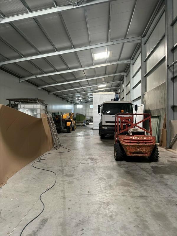 Entrepôt - 1 015 m²