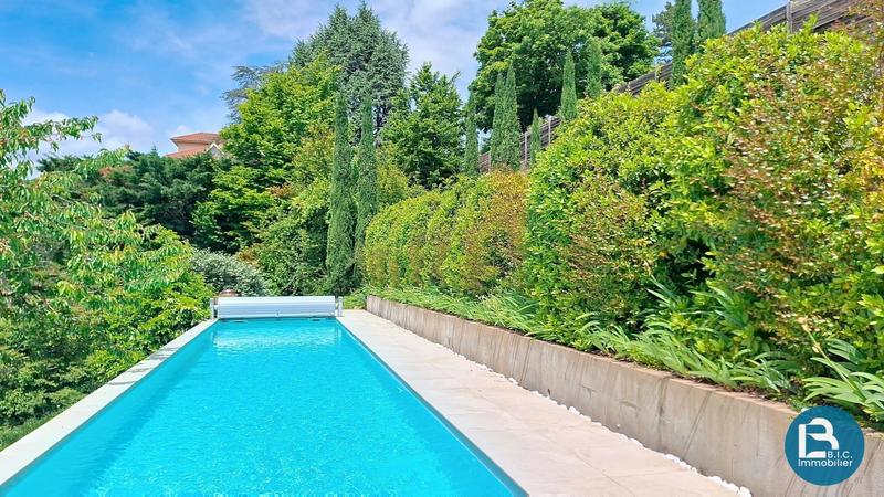 Maison ancienne - 217 m² - 6 pièces