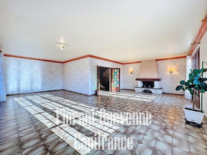 Maison - 228 m² - 8 pièces