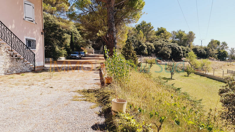 Maison - 220 m² - 8 pièces