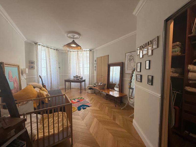 Maison - 303 m² - 12 pièces