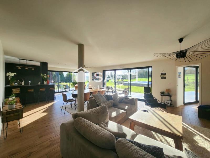 Maison - 300 m² - 8 pièces