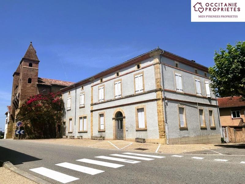 Maison - 300 m² - 15 pièces