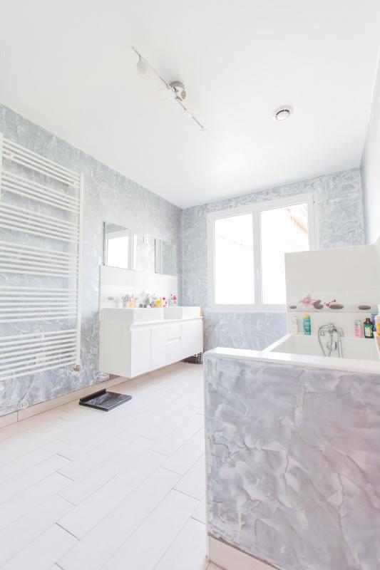 Propriété - 602 m² - 9 pièces