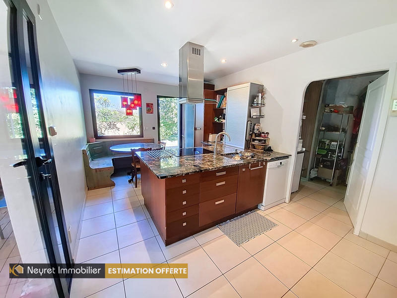 Maison - 308 m² - 10 pièces