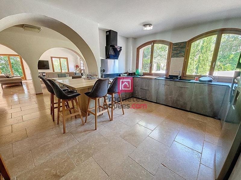 Villa - 220 m² - 9 pièces