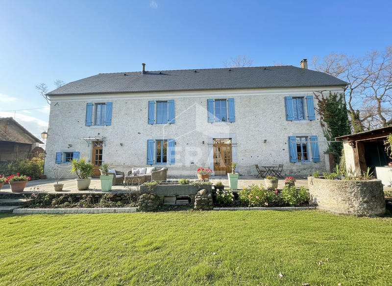 Maison - 243 m² - 6 pièces