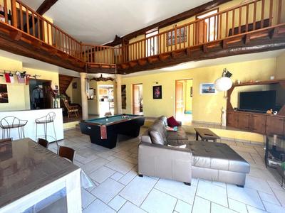 Maison en pierre - 284 m² - 7 pièces