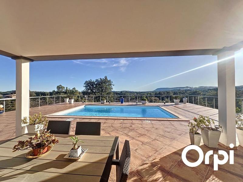 Maison - 270 m² - 6 pièces