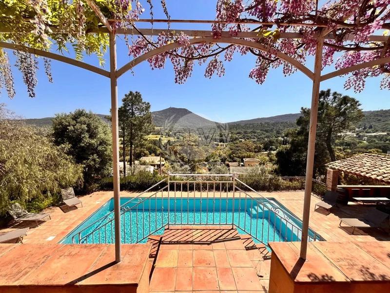 Maison - 185 m² - 6 pièces