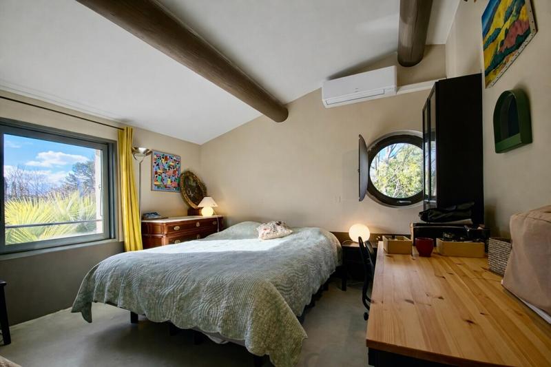 Maison - 240 m² - 5 pièces