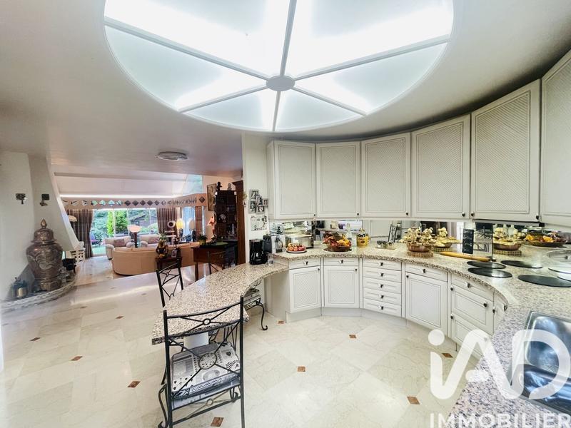 Maison - 180 m² - 8 pièces