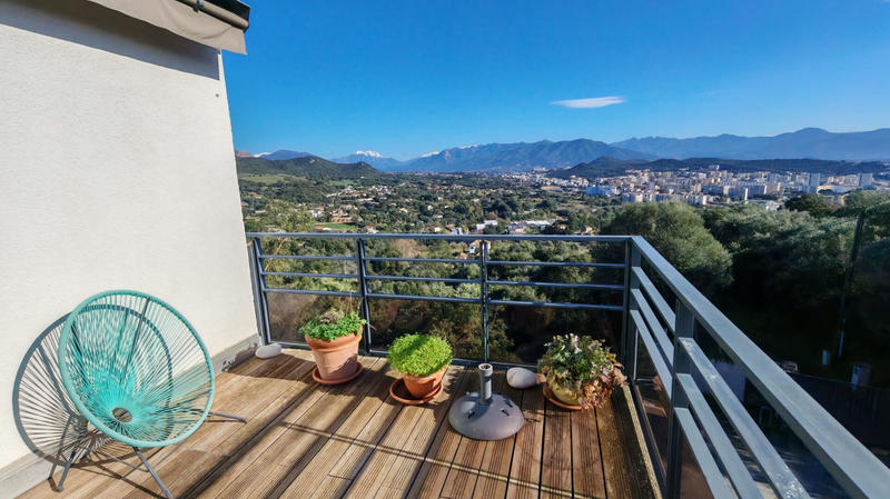 Appartement - 99 m² - 4 pièces