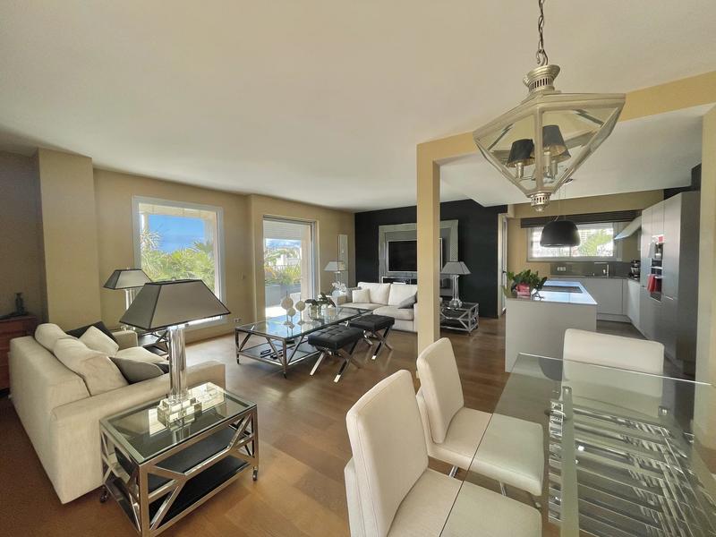 Appartement - 143 m² - 4 pièces