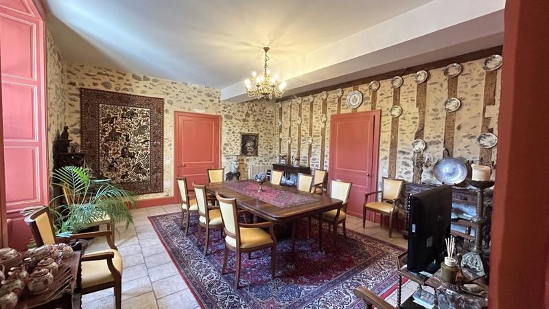 Maison - 553 m² - 8 pièces