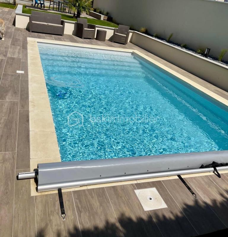 Propriété - 227 m² - 9 pièces