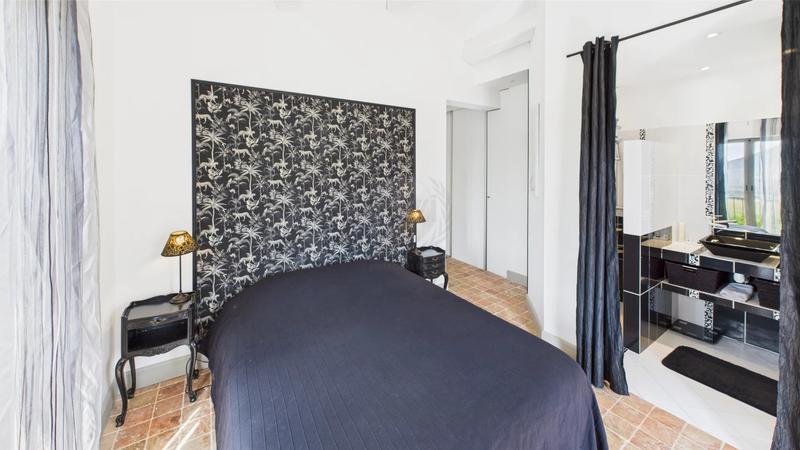 Maison - 250 m² - 8 pièces