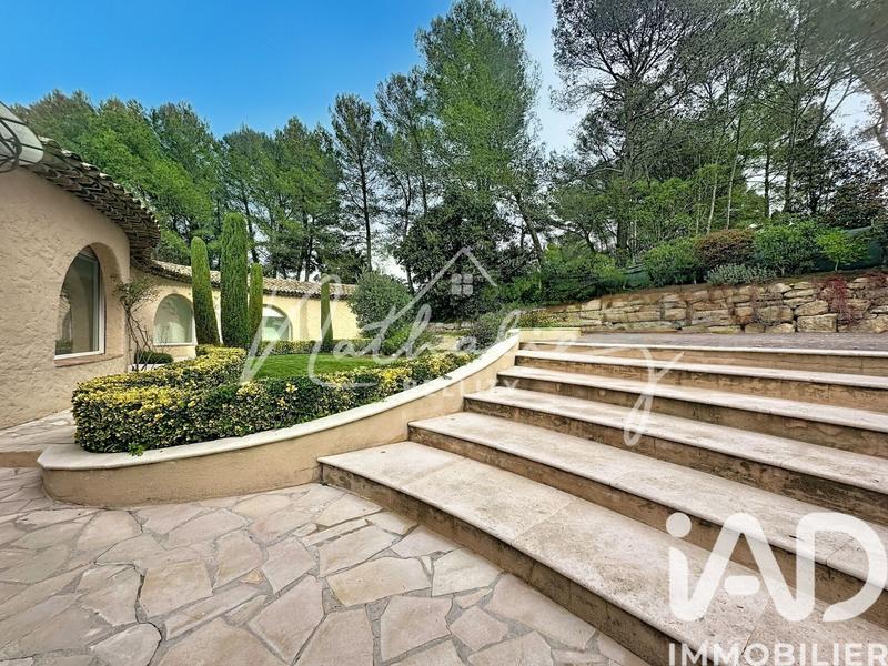 Maison - 550 m² - 13 pièces