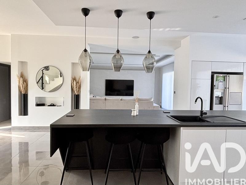 Maison - 185 m² - 6 pièces