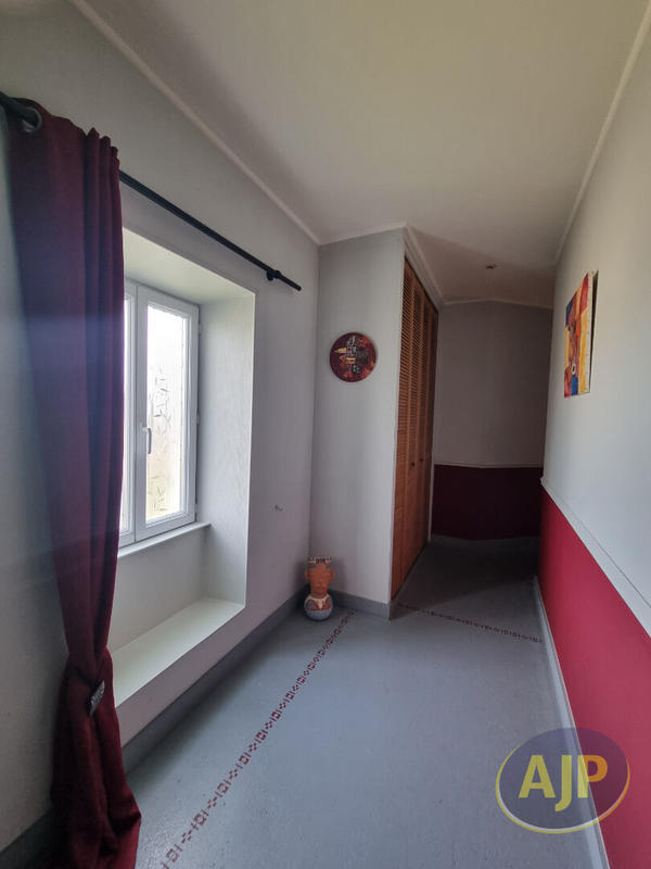 Maison - 102 m² - 4 pièces