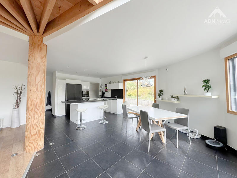 Maison - 230 m² - 5 pièces