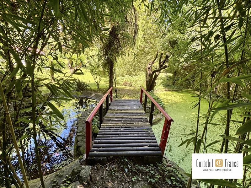 Villa - 251 m² - 8 pièces