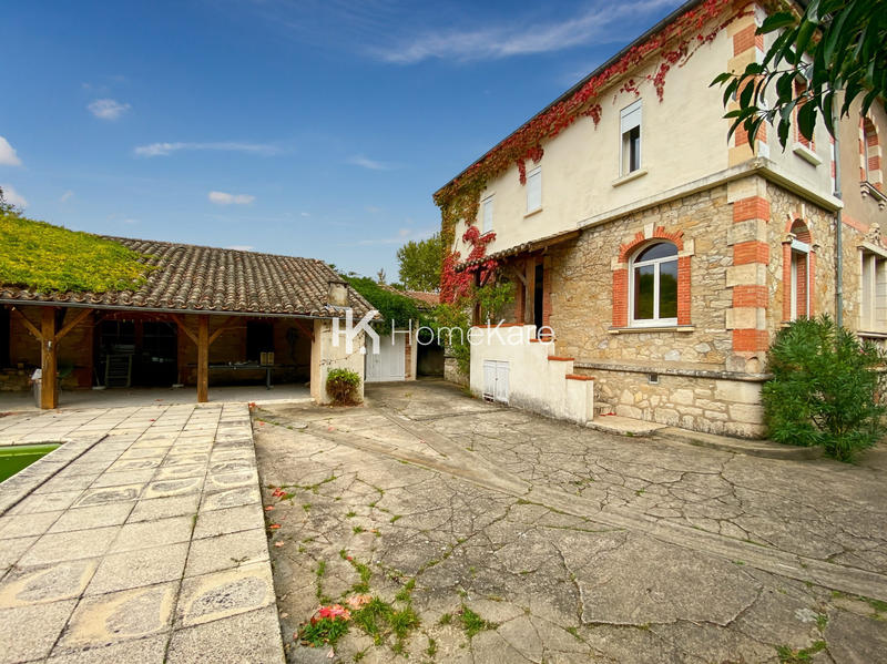 Maison - 240 m² - 7 pièces