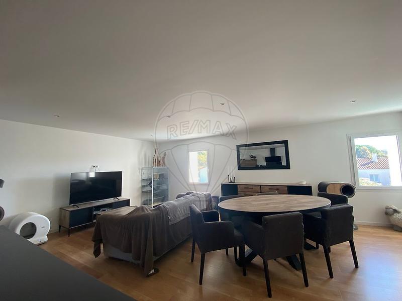 Maison - 205 m² - 7 pièces