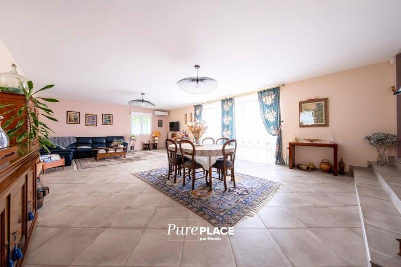 Maison - 334 m² - 8 pièces