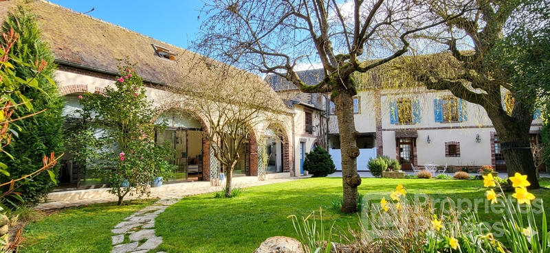 Maison - 331 m² - 11 pièces