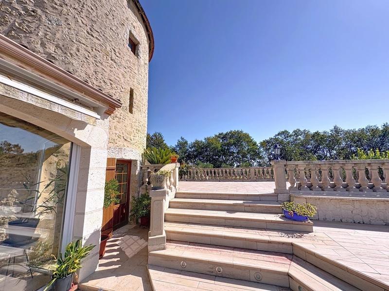 Maison - 280 m² - 10 pièces