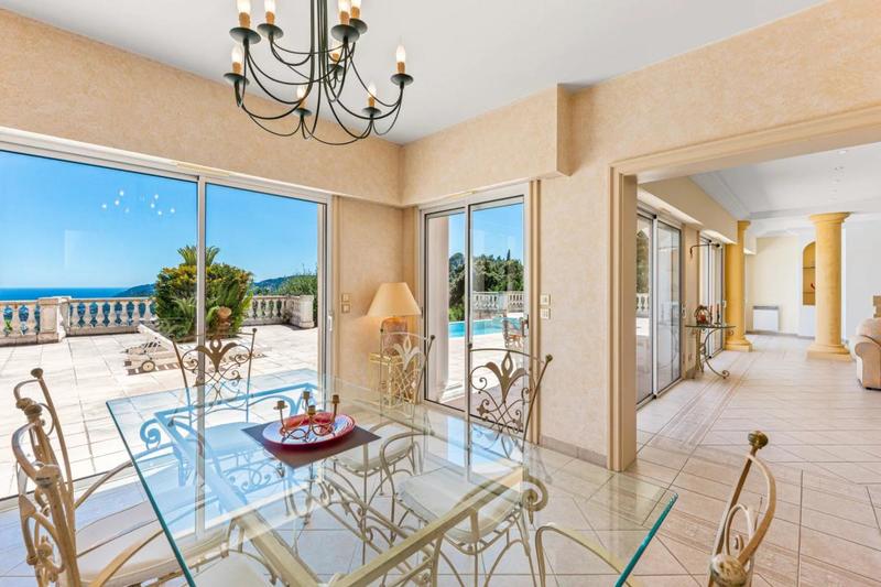 Villa - 284 m² - 6 pièces