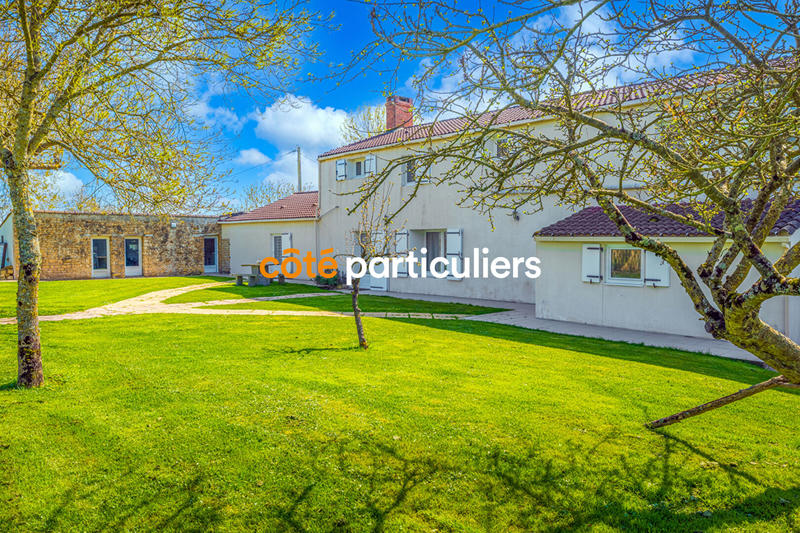 Maison - 240 m² - 11 pièces