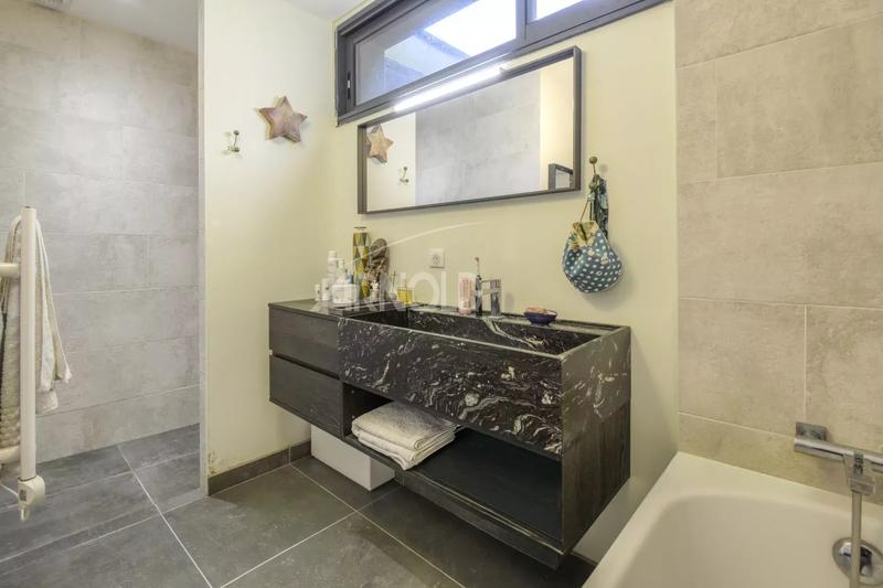 Maison - 180 m² - 8 pièces