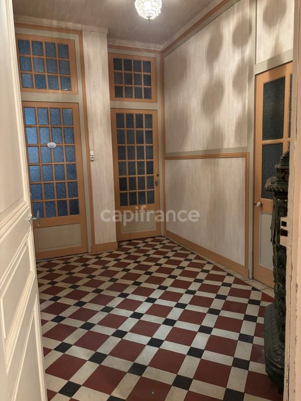 Maison - 930 m² - 23 pièces