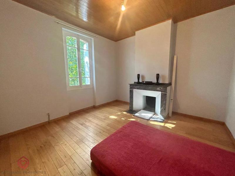 Maison - 180 m² - 6 pièces