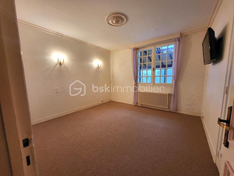 Maison - 200 m² - 9 pièces