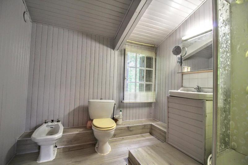 Maison - 220 m² - 8 pièces