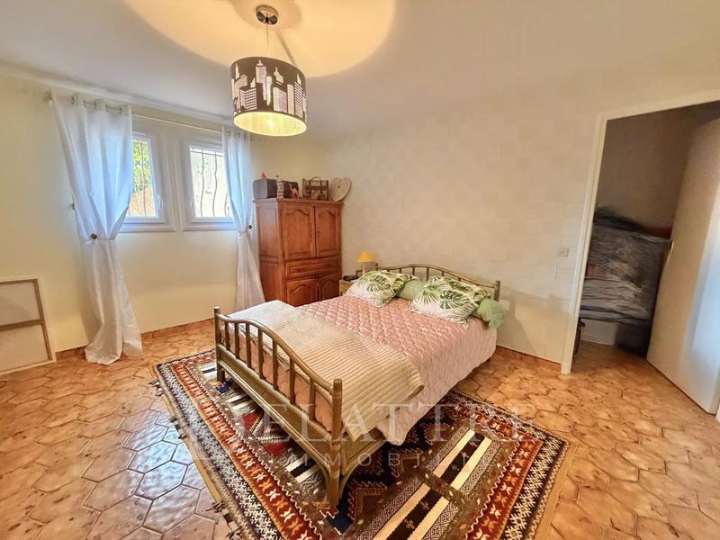 Villa - 300 m² - 10 pièces