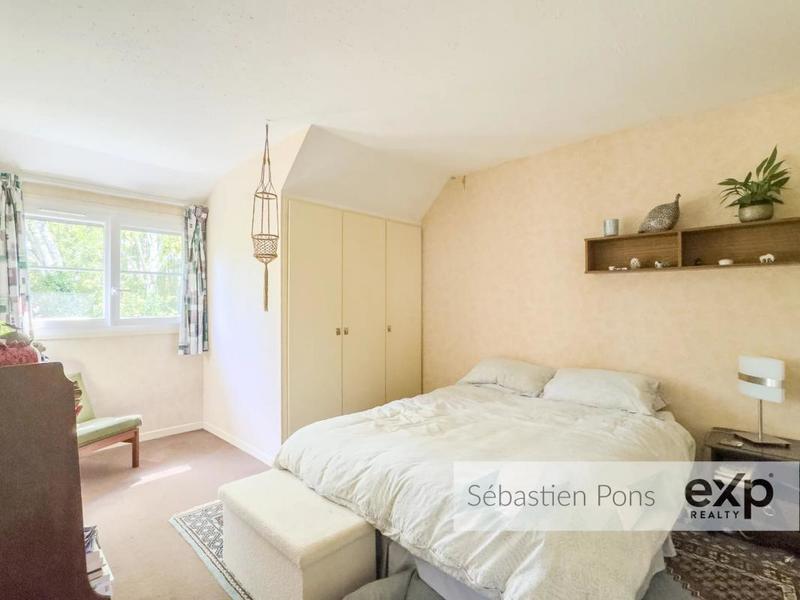 Maison - 230 m² - 8 pièces