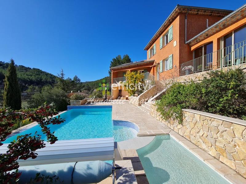 Villa - 197 m² - 6 pièces